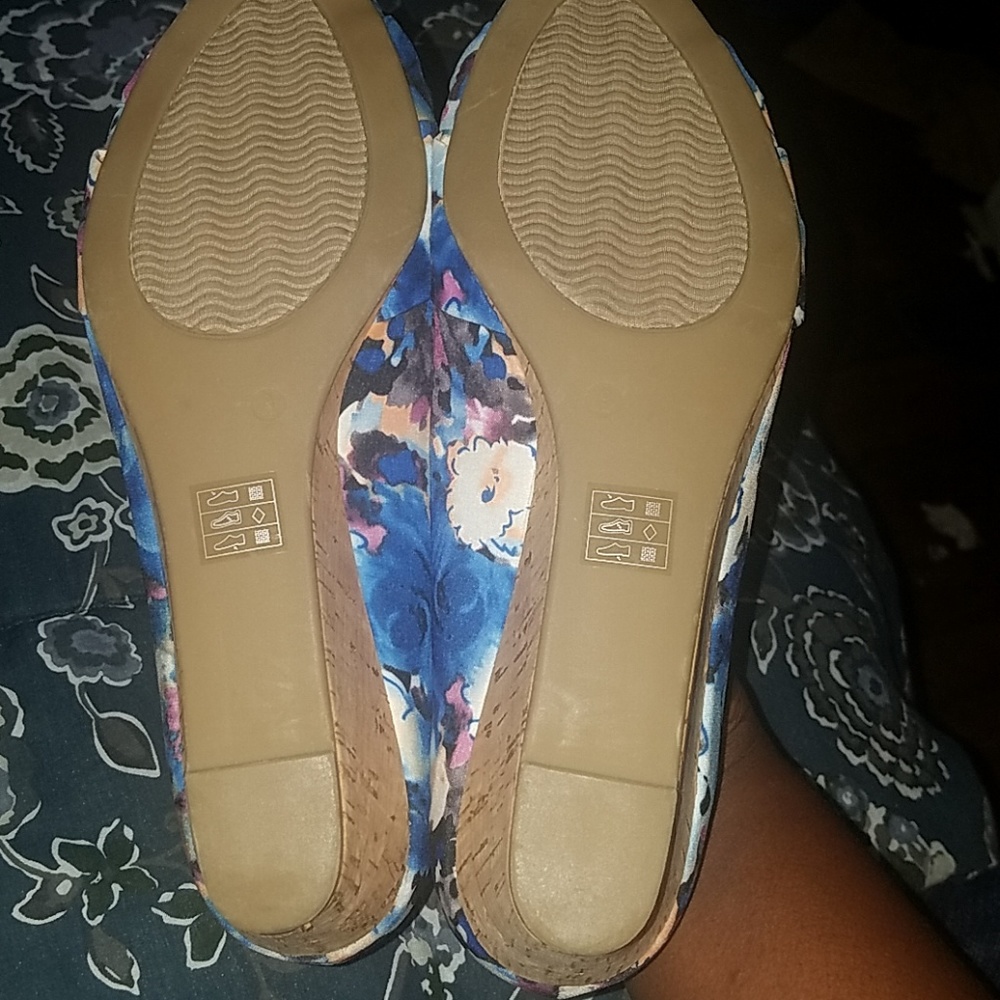 Flower Shoes - Picture 2 of 4